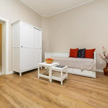 New Studio 3 - Self Check In With Parking Included *