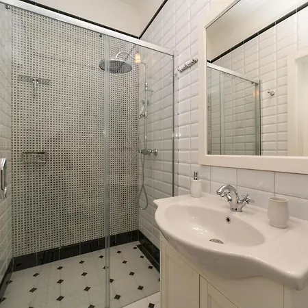 New 3 - Self Check In, With Parking ブラチスラヴァ