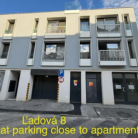 شقة New 3 - Self Check In With Parking Included *
